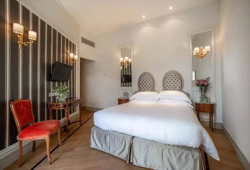 Superior room with lake view, Villa Flori