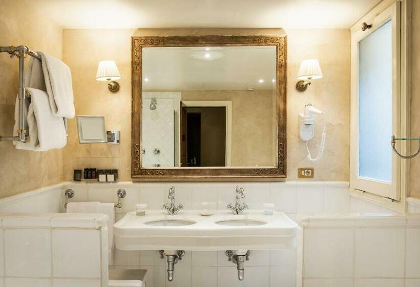 اتاق کلاسیک سه تخته, Grand Hotel Baglioni