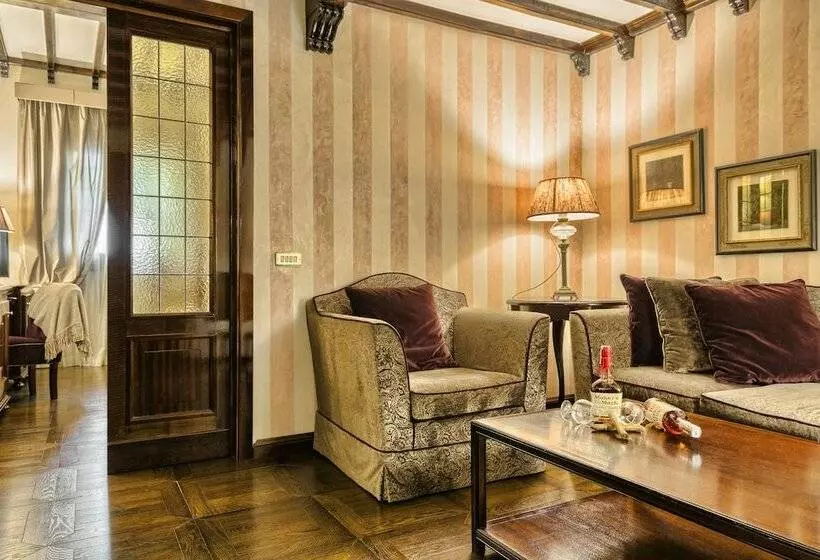 سوییت جونیور, Grand Hotel Baglioni