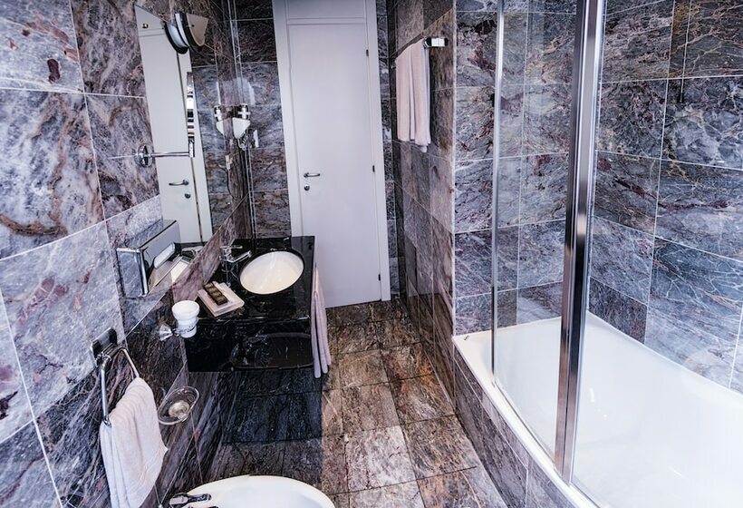 اتاق استاندارد سه نفره, Agape Hotel Aa Hotels