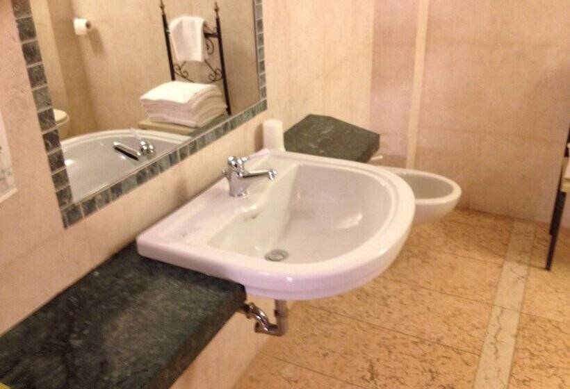 اتاق استاندارد یک نفره, Albergo Bianchi Stazione