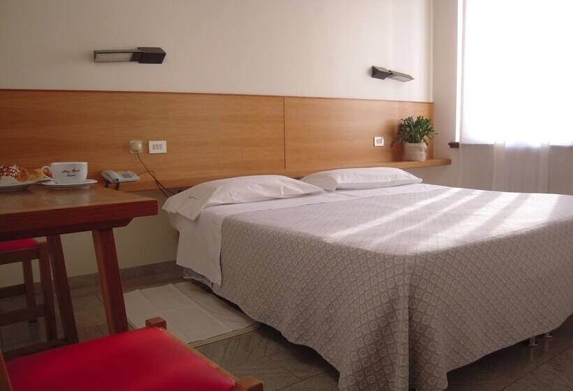 اتاق استاندارد یک نفره, Albergo Bianchi Stazione