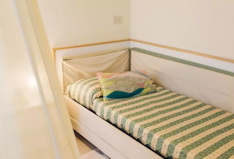 Standard Kolmen Hengen Huone, Albergo Punta De L'est