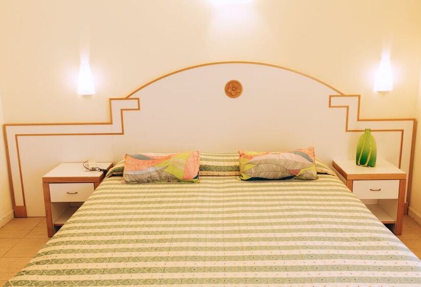 スタンダードトリプルルーム, Albergo Punta De L'est