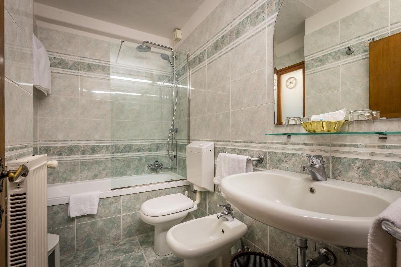 اتاق استاندارد یک نفره, Alessandra