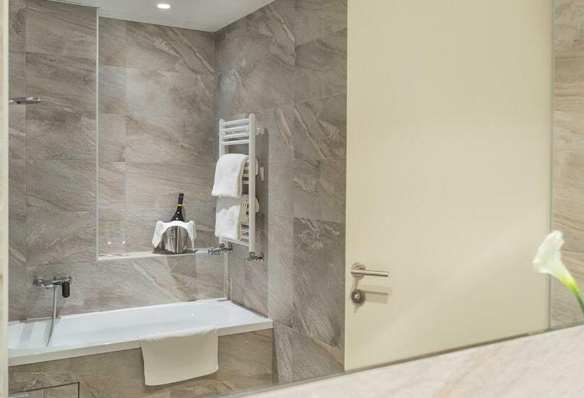 Номер Superior, Alexander