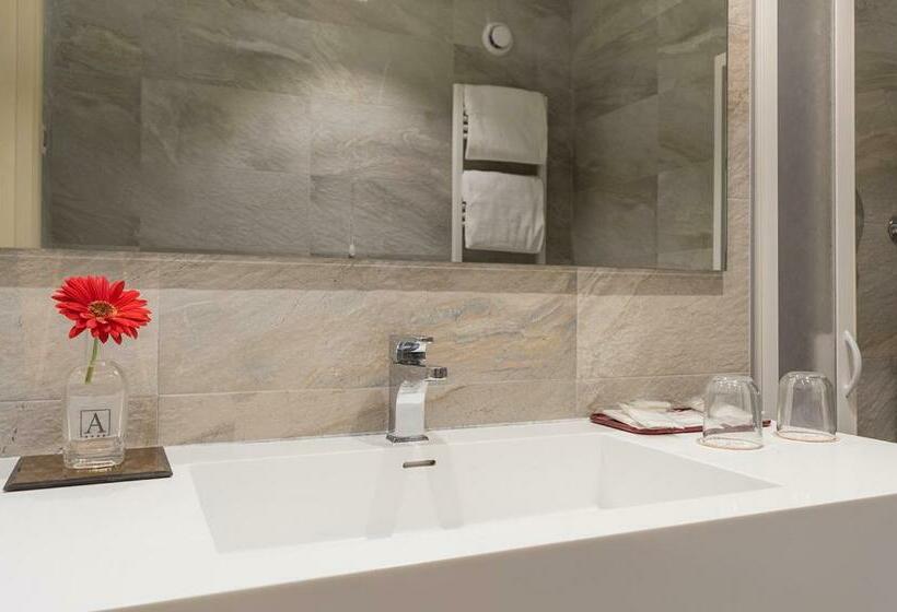 Номер Superior, Alexander