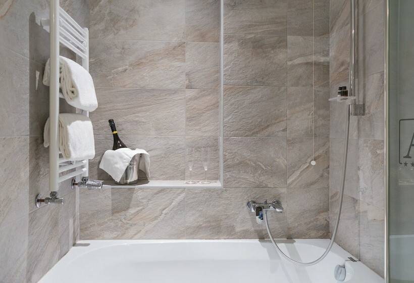 Номер Superior, Alexander