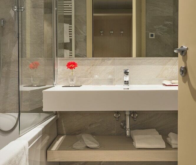 Номер Superior, Alexander