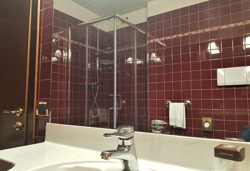 デラックスルーム, Astra