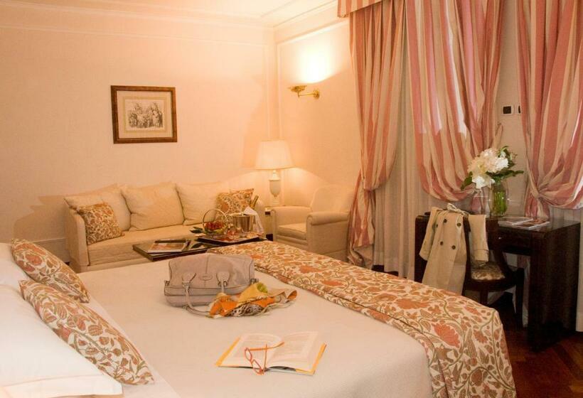 Camera Tripla Superiore, De La Ville