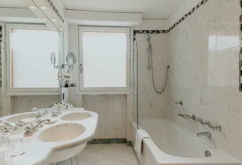 Camera Tripla Superiore, De La Ville