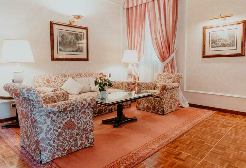 Camera Tripla Superiore, De La Ville