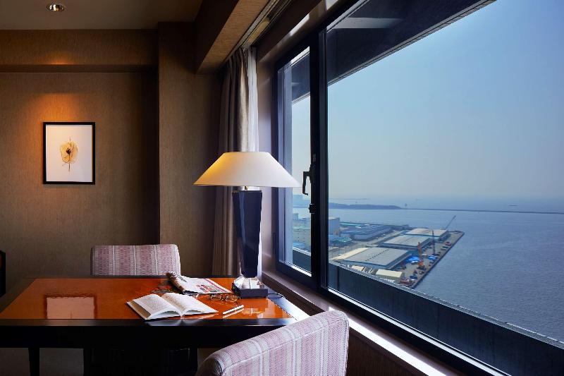 Camera Basic, De La Ville