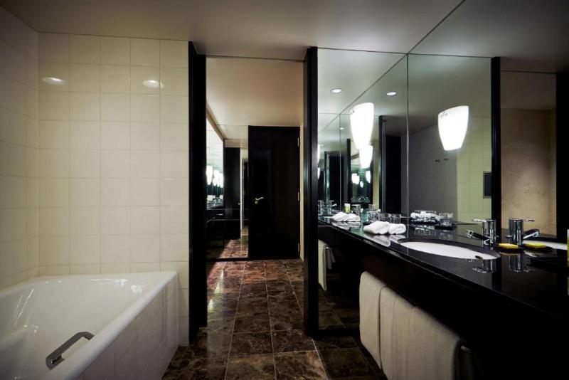 Camera Basic, De La Ville