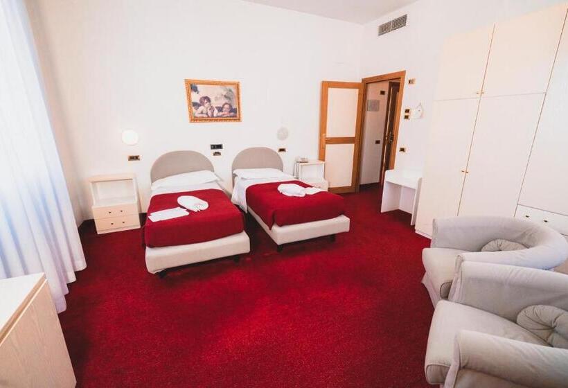 스탠다드 트리플 룸, Grand Hotel Milano