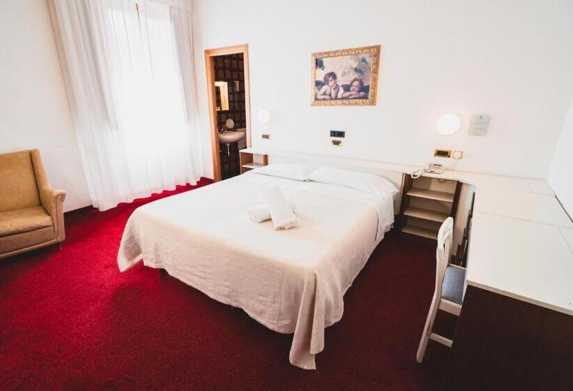 이코노미 룸, Grand Hotel Milano