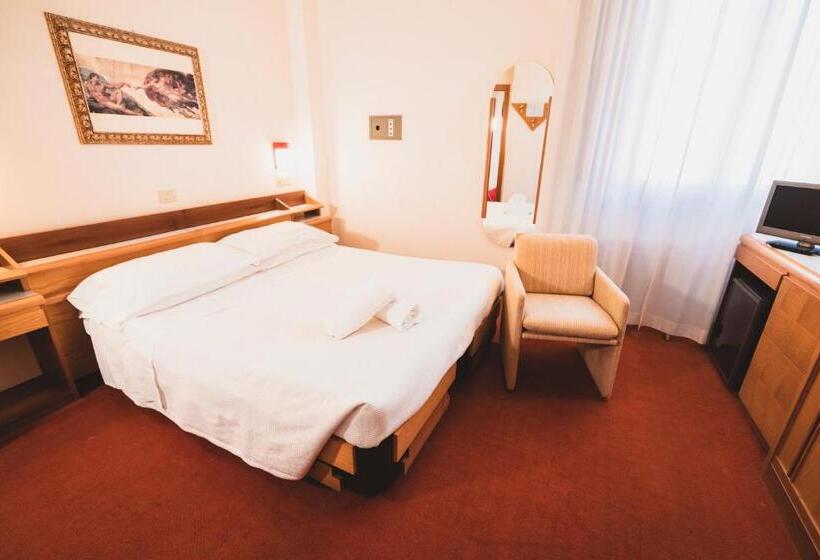 Номер Economy, Grand Hotel Milano
