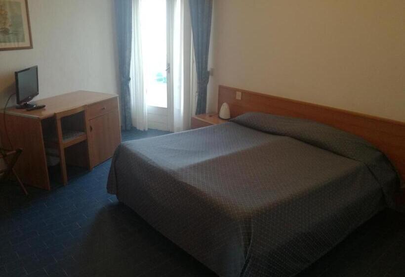Triple Room Sea View, Heron