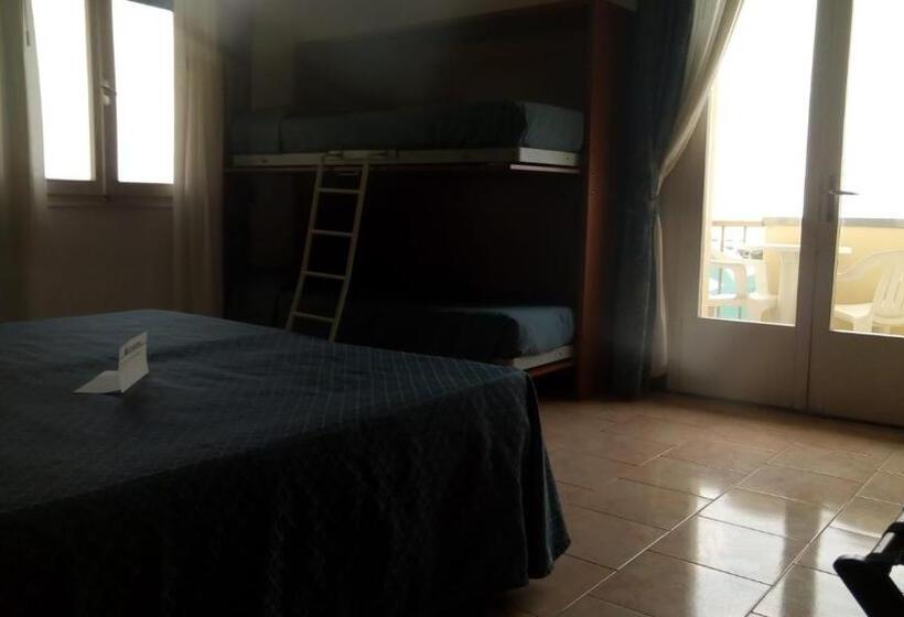 带海景标准四人间, Heron