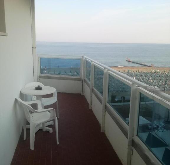 标准间侧面带海景, Heron