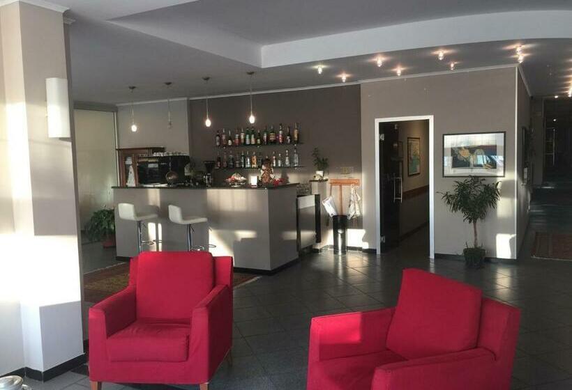 1ベッドルームアパートメントをつなぐ, Internazionale