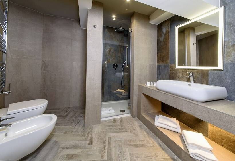 四人标准间, Just Hotel Milano