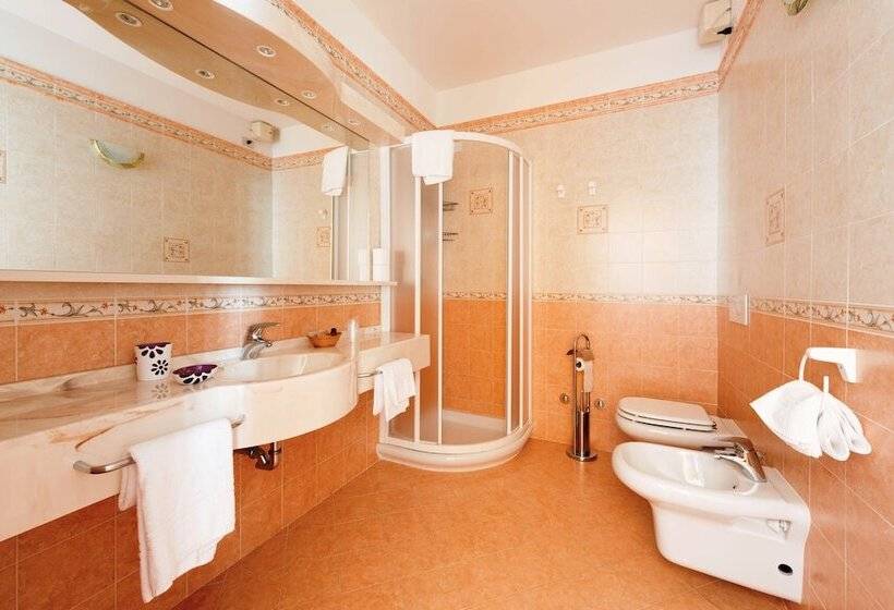 スーペリアールーム, Maderno