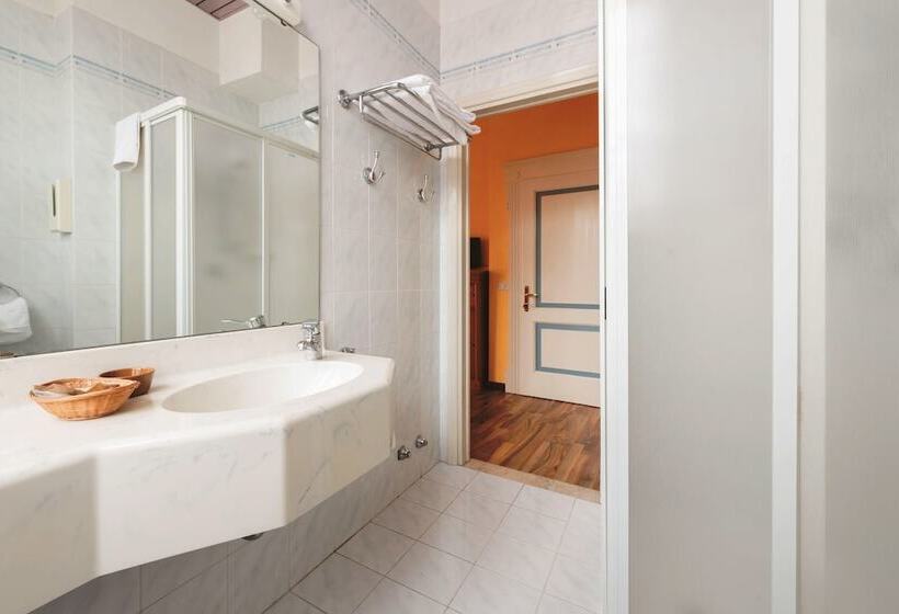 スーペリアールーム, Maderno