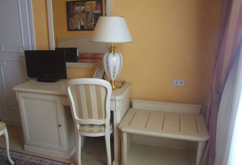 スーペリアールーム, Maderno