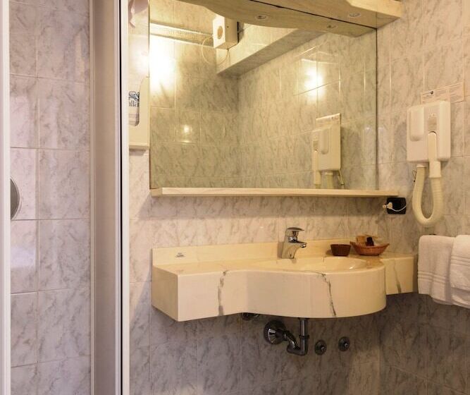 スタンダードルーム, Maderno