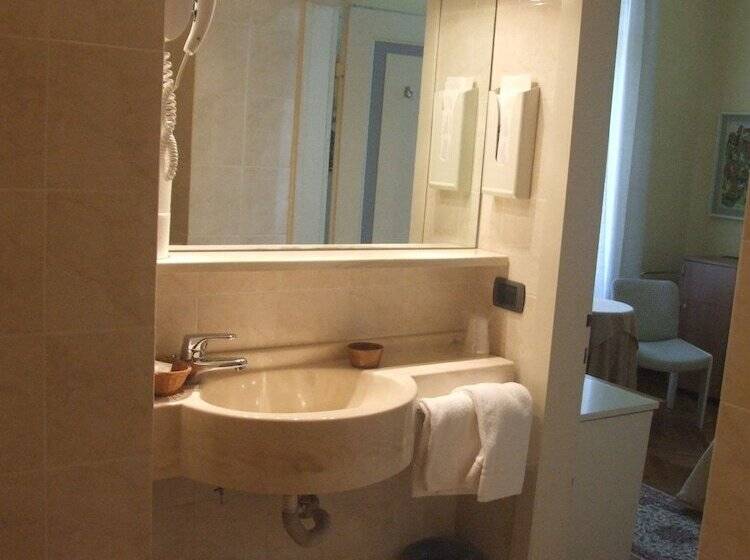 エコノミールーム, Maderno