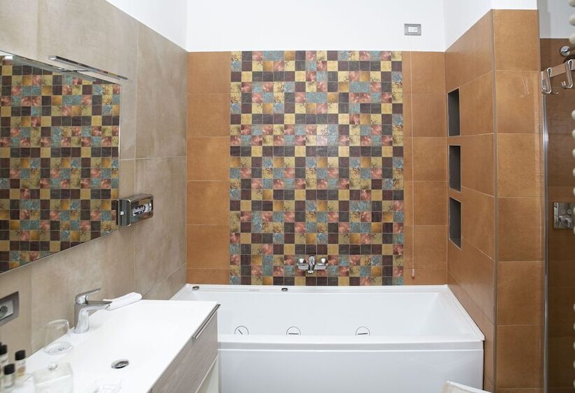 غرفة ديلوكس ذات إطلالة جانبية على البحر, Pietra Di Luna