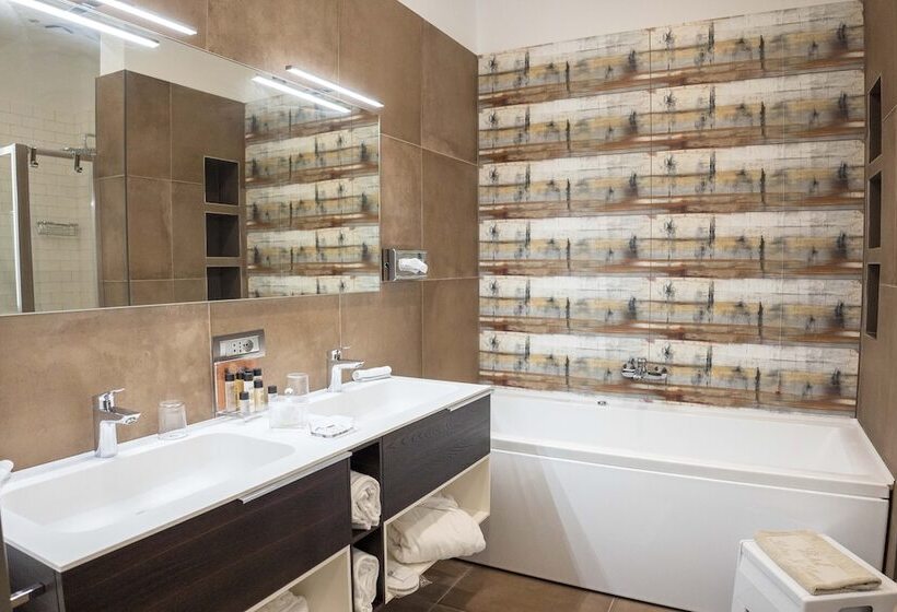 غرفة ديلوكس ذات إطلالة جانبية على البحر, Pietra Di Luna