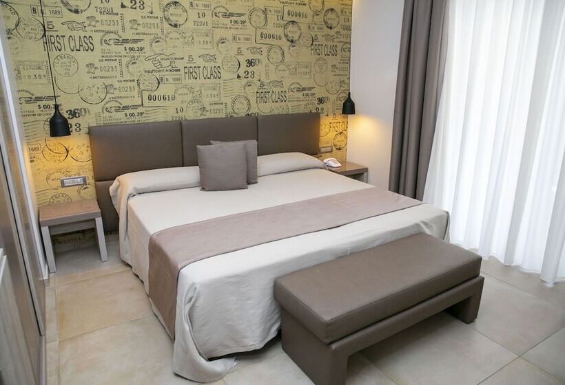 غرفة ديلوكس ذات إطلالة جانبية على البحر, Pietra Di Luna