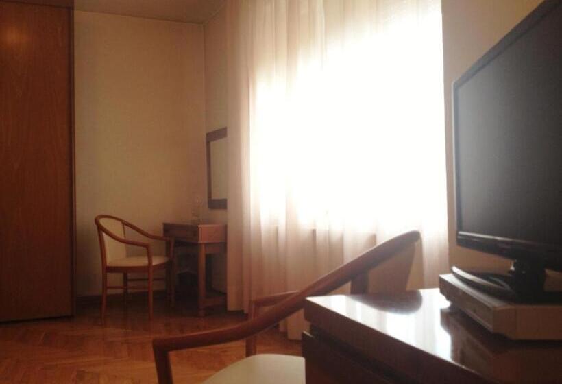 غرفة كومفورت, San Gabriele