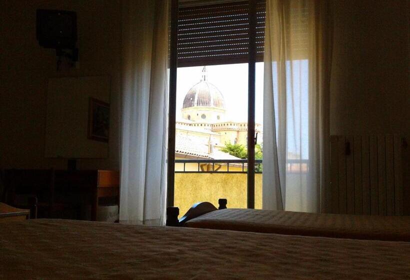 اتاق استاندارد چهار تخته, San Gabriele