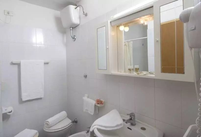 Camera Tripla Standard, San Gabriele
