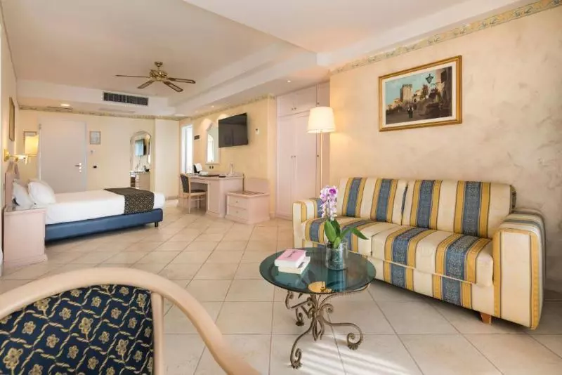 سوییت با چشم‌انداز دریا, Sant Alphio Garden Hotel & Spa