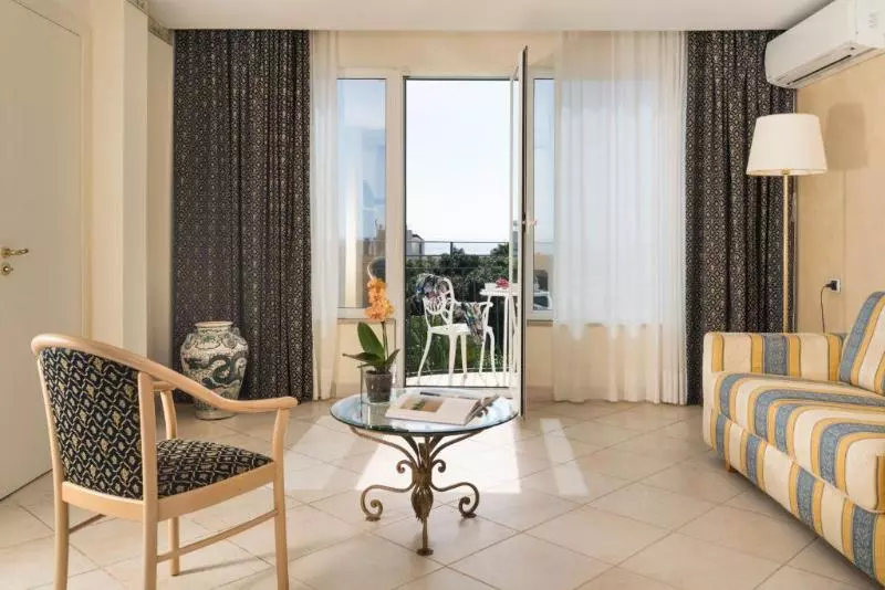 سوییت با چشم‌انداز دریا, Sant Alphio Garden Hotel & Spa