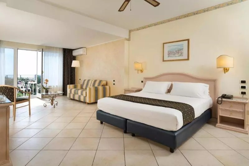 سوییت با چشم‌انداز دریا, Sant Alphio Garden Hotel & Spa