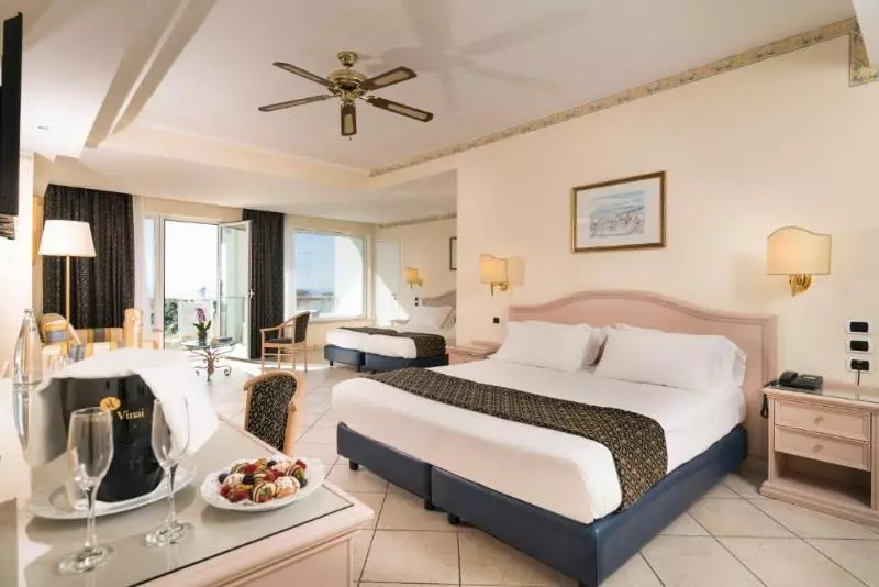 سوییت با چشم‌انداز دریا, Sant Alphio Garden Hotel & Spa