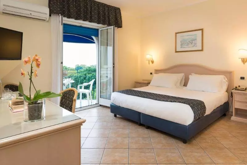 اتاق استاندارد با چشم‌انداز دریا, Sant Alphio Garden Hotel & Spa
