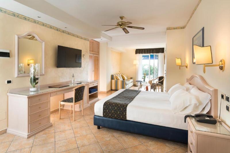 סוויטת ג'וניור עם מרפסת, Sant Alphio Garden Hotel & Spa