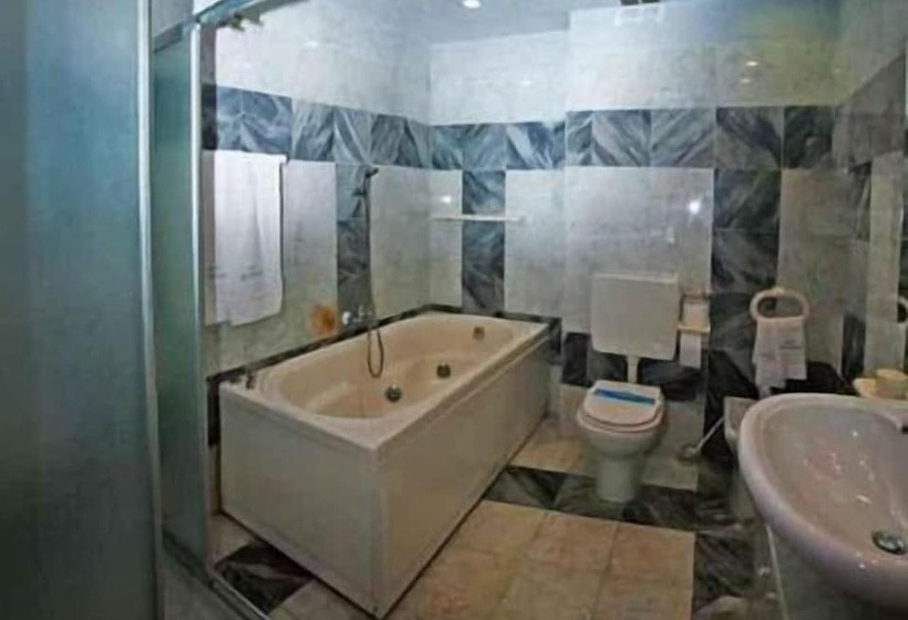 패밀리 룸, Soraya