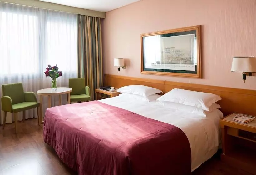 スタンダードトリプルルーム, Starhotels President