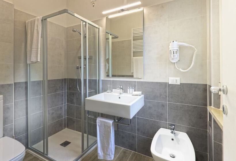 חדר קלאסי לשלושה, Terme Di Frasassi