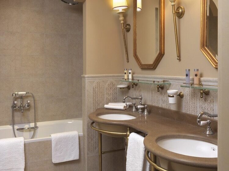 سوییت, Ville Sull'arno