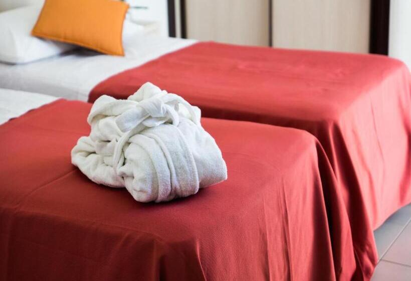 バルコニー付きスタンダードトリプルルーム, Zenit