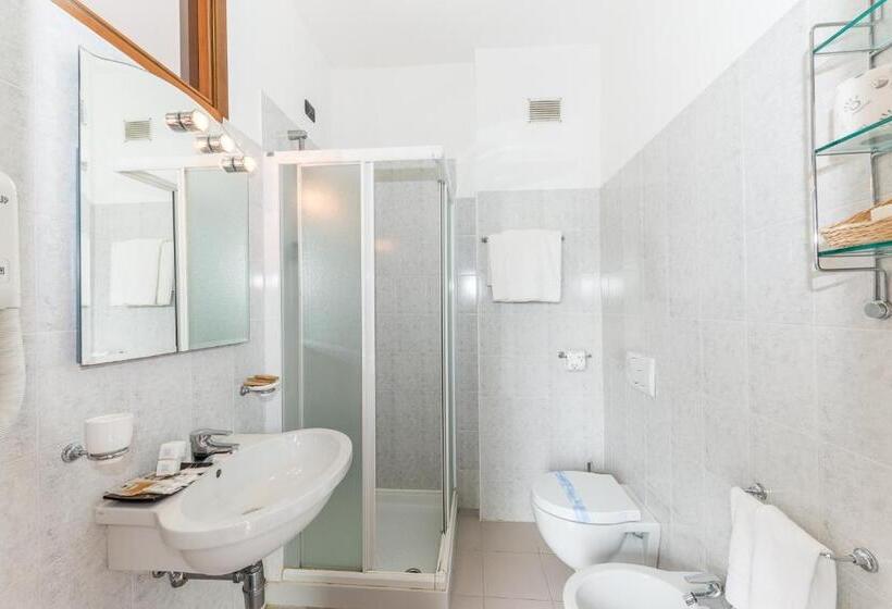 バルコニー付スタンダード4ベッドルーム, Zenit